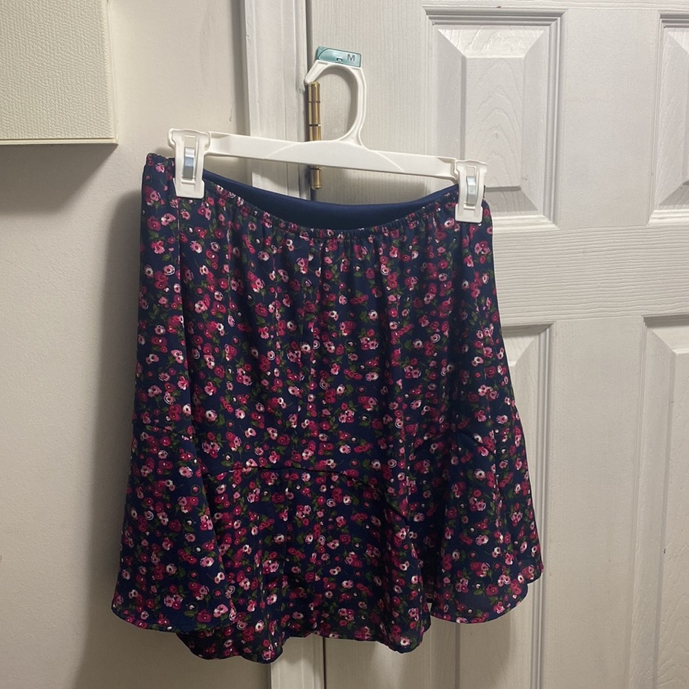 Light weight floral mini skirt by Altar’d State size small - Picture 2 of 2